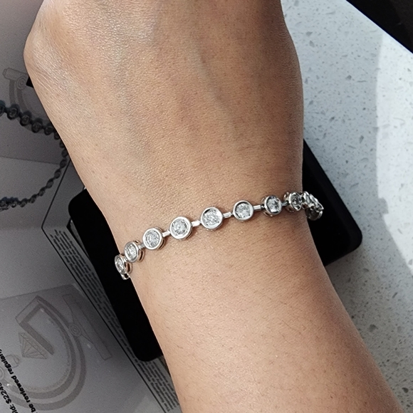 2.90 carats natural diamonds, tennis bracelet in platinum - Picture 5 of 5
